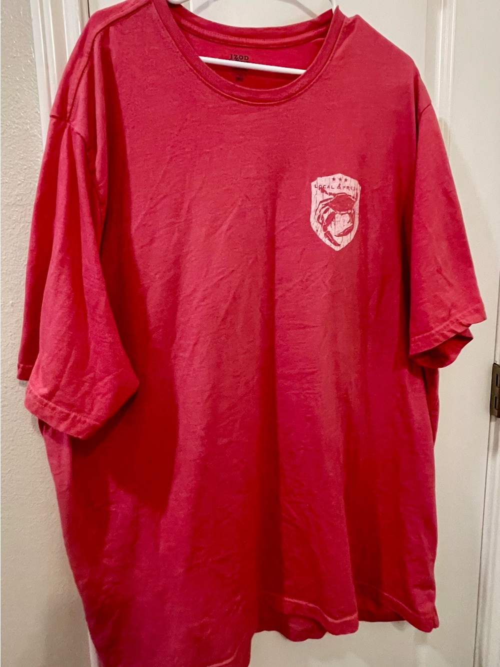 Izod Men's Coral Short-Sleeve Graphic Tee - Island Bay Crab Shack - Picture 4 of 6